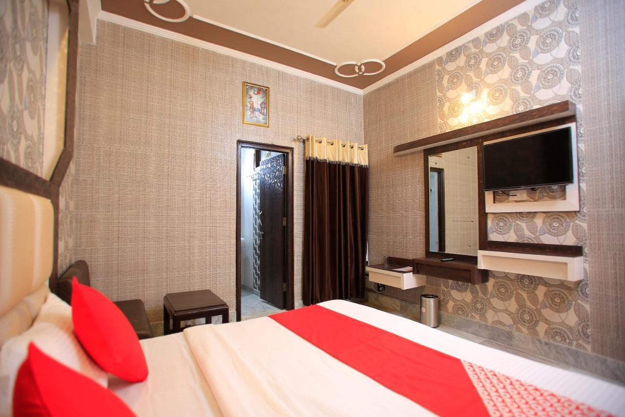 Oyo 12842 Hotel Sumit Lodge Katra  Bagian luar foto